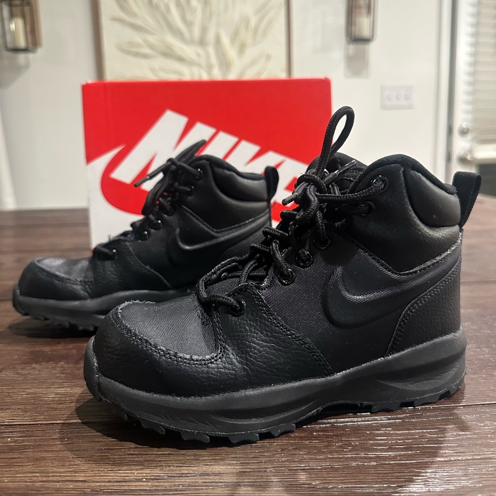 Nike Manoa Boots